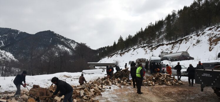 Karadeniz'den deprem bölgesine yardımlar yedinci gününde de devam etti