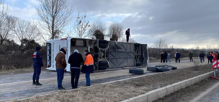 Kastamonu'da yolcu otobüsü devrildi, 30 kişi yaralandı