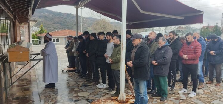 Kocaeli'de doğal gaz patlamasının ardından kaldırıldığı hastanede ölen kişi defnedildi