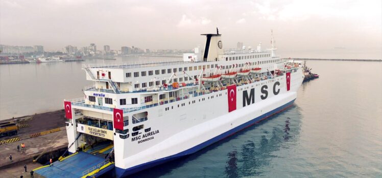 MSC Grubu'nun yardım gemisi İskenderun'a yanaştı