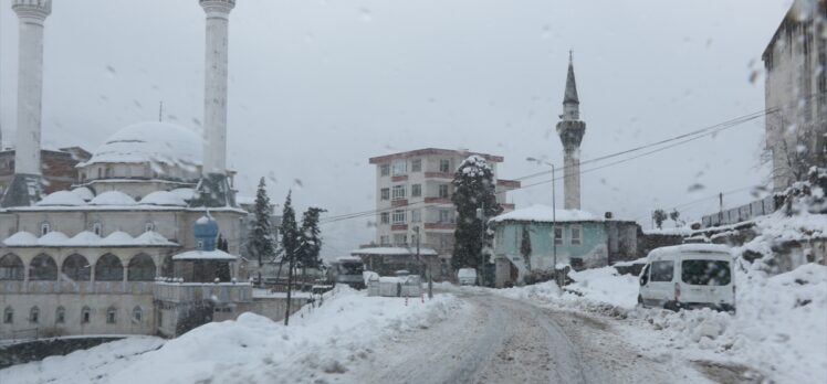 Karadeniz'de 6 ilde 1326 yerleşim yerine ulaşım sağlanamıyor