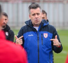 Samsunspor Teknik Direktörü Eroğlu, futbolculara depremzedelere destek çağrısında bulundu