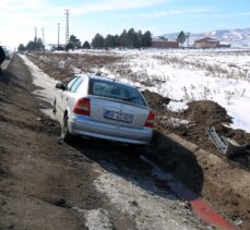 Sivas'ta yoldan çıkan otomobildeki 7 kişi yaralandı