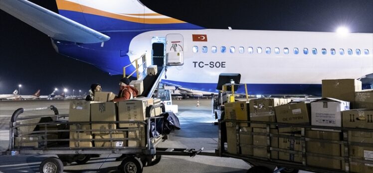 SunExpress'in Almanya’dan gelen yardımları taşıyan ilk kargo uçağı Antalya'ya ulaştı
