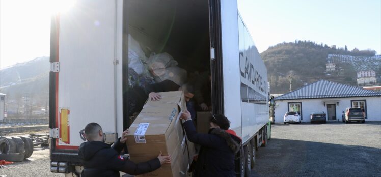 Trabzon'da taraftarlardan toplanan oyuncaklar depremzede çocuklara gönderildi