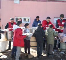 Türk Kızılay Kahramanmaraş'ın kırsal mahallelerinde yemek hizmetini sürdürüyor