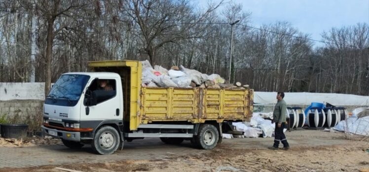 Zonguldak'ta orman köylüleri deprem bölgesine yakacak odun gönderdi