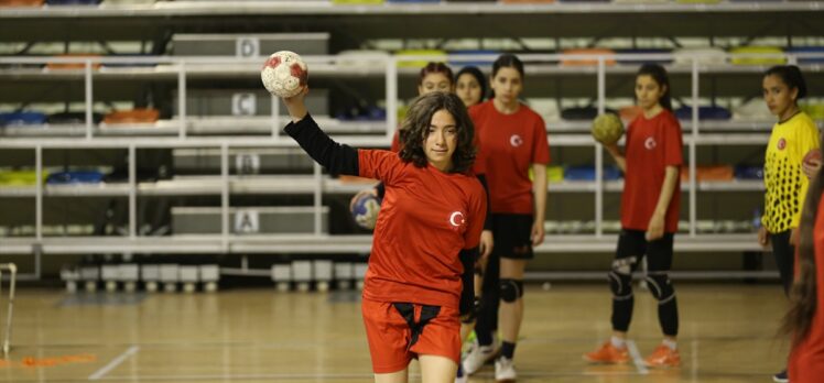 Adıyamanlı depremzede sporcu, hentbola Şanlıurfa'da devam edecek