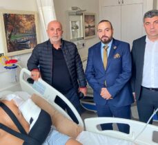 Alanyaspor Başkanı Çavuşoğlu, kazada yaralanan Kestelsporlu futbolcuları ziyaret etti