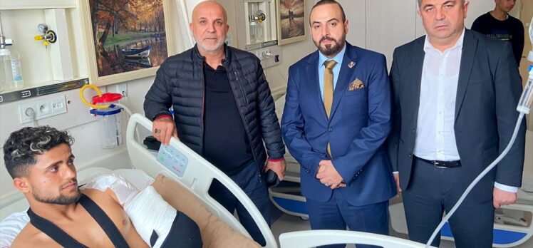 Alanyaspor Başkanı Çavuşoğlu, kazada yaralanan Kestelsporlu futbolcuları ziyaret etti