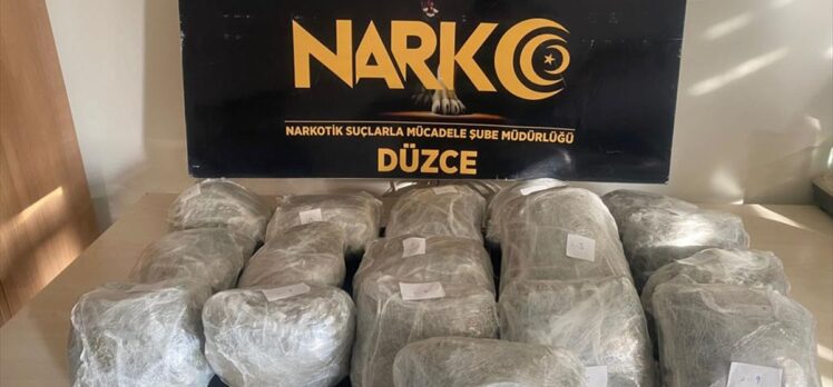 Anadolu Otoyolu'nda durdurulan otomobilde 9 kilo 645 gram esrar yakalandı