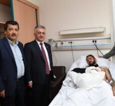 Antalya Valisi Yazıcı, Kestelsporlu futbolcu Emre Tosun'u ziyaret etti