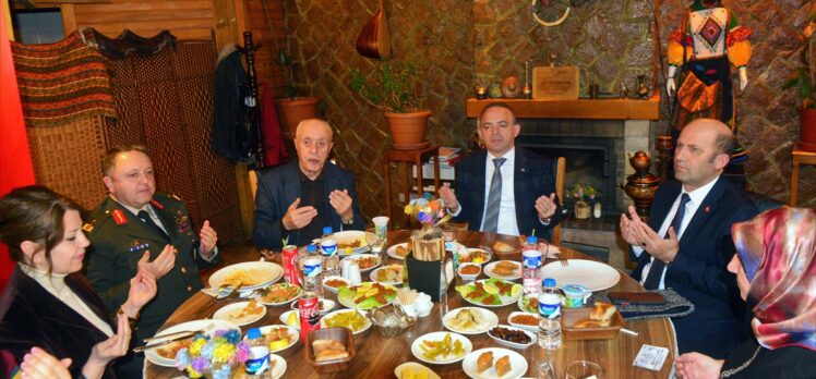 Ardahan'da şehit aileleri ve gazilere iftar verildi