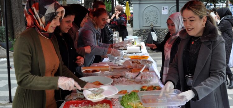 Artvin'de açılan kermeste elde edilen gelirle depremzedelere konteyner alınacak