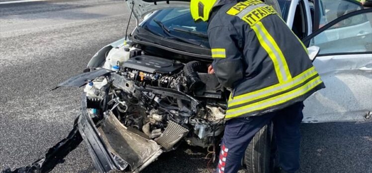 Aydın'da yaralıya müdahale etmek isteyen ambulans ekibine otomobil çarptı, 1 sağlıkçı öldü