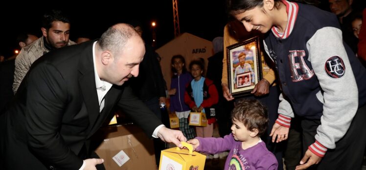 Bakan Varank, Hatay'da çadır kentte iftar yaptı