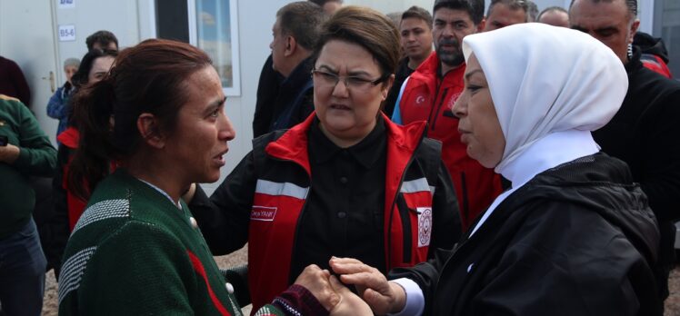 Bakan Yanık, Malatya'da Beydağı Geçici Barınma Merkezi'nde konuştu: