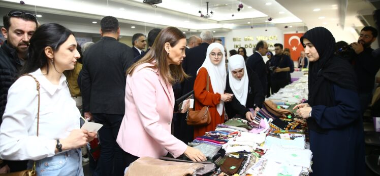 Bakü'de Türkiye'deki depremzedeler için kermes düzenlendi