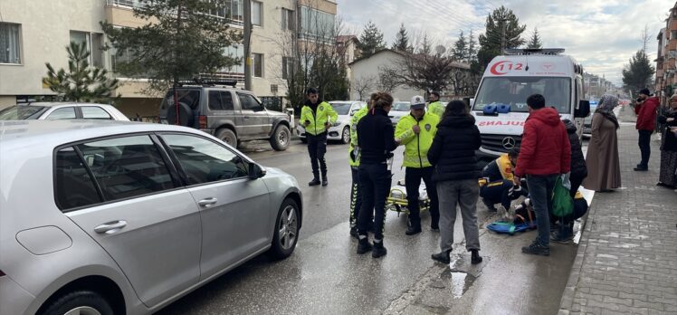 Bolu'da otomobilin çarptığı öğrenci yaralandı