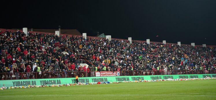 Bosna Hersek Ligi'ndeki Velez-Borac maçında depremzede çocuklar için oyuncak toplandı