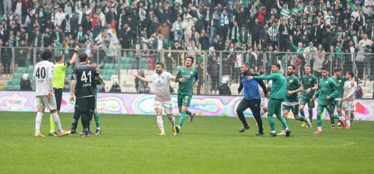 Bursaspor-Amed Sportif Faaliyetler maçında olaylar çıktı