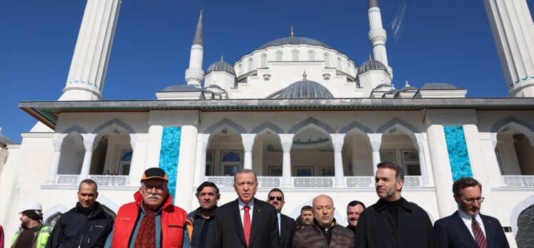 Cumhurbaşkanı Erdoğan, Barbaros Hayrettin Paşa Camisi'nde incelemelerde bulundu