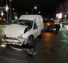 Elazığ'da otomobil ile hafif ticari aracın çarpıştığı kazada 5 kişi yaralandı