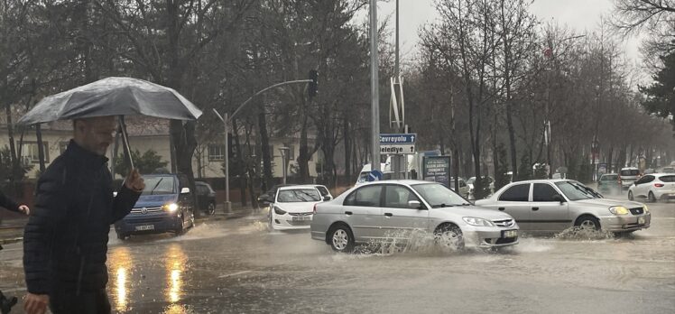 Elazığ'da sağanak etkili oldu