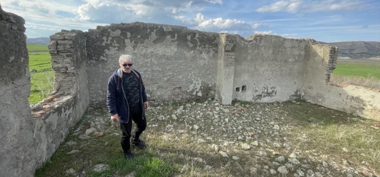 Elazığ'da suyun çekildiği baraj sahasındaki 83 yıllık tren istasyonu gün yüzüne çıktı