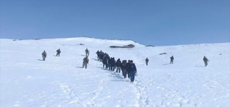 Erzurum'da 20 düzensiz göçmen yakalandı