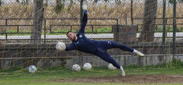 Genç kaleci Bora, babası Şanver Göymen'in yolunda ilerliyor