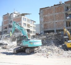 Hatay'da bina yıkım ve enkaz kaldırma çalışmaları 51 mahallede sürüyor