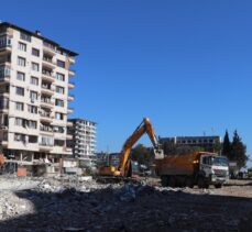 Hatay'da enkaz kaldırma ve yıkım çalışmaları 17 mahallede sürüyor