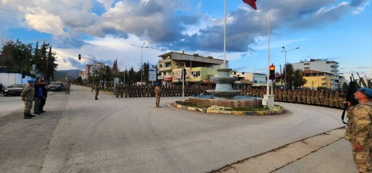 Hatay'da görevini tamamlayan jandarmalar “Komando Marşı” ile kentten ayrıldı