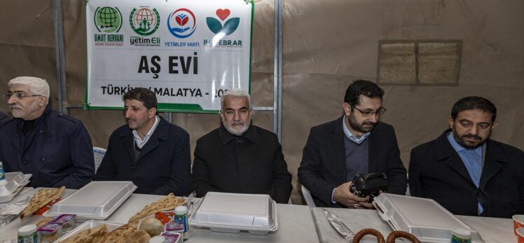 HÜDA PAR Genel Başkanı Yapıcıoğlu, Malatya'da depremzedelerle iftar yaptı