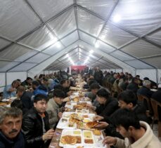 İçişleri Bakanı Soylu, Hatay'da depremzedelerle iftar yaptı: