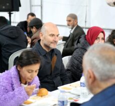 İçişleri Bakanı Süleyman Soylu Kahramanmaraş'ta depremzedelerle iftar yaptı