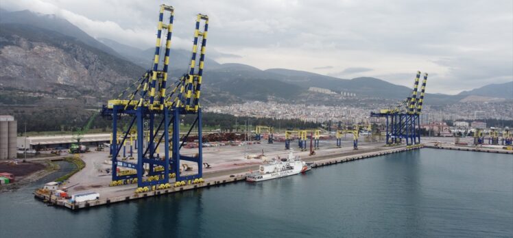 İskenderun Körfezi'nde yangın çıkan limanda nisanda ticari faaliyetler başlayacak