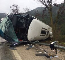 Isparta'da devrilen yolcu otobüsündeki 8 kişi yaralandı