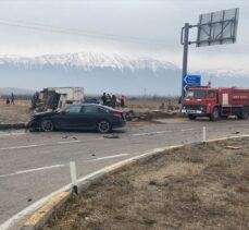 Isparta'da otomobil ile minibüsün çarpıştığı kazada 1 kişi öldü, 2 kişi yaralandı