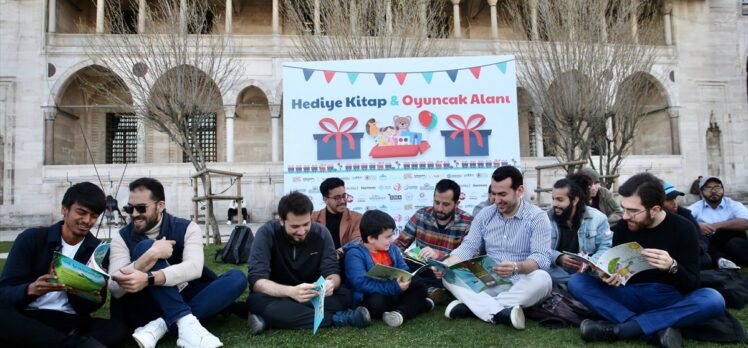 İstanbul'da depremzede çocuklar için kitap ve oyuncak toplandı