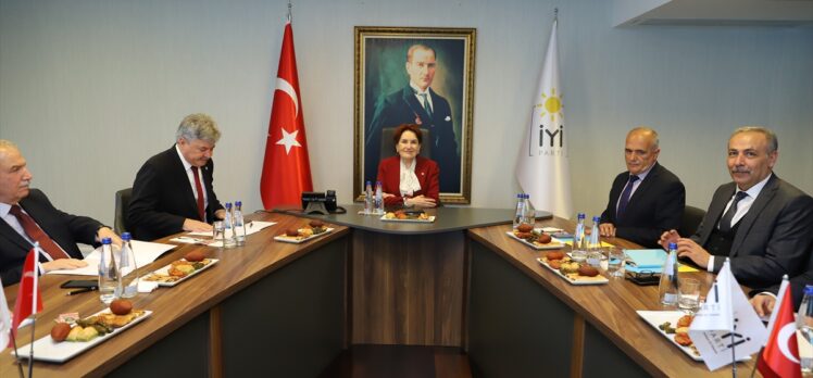 İYİ Parti Genel Başkanı Akşener, partisinin belediye başkanlarıyla bir araya geldi