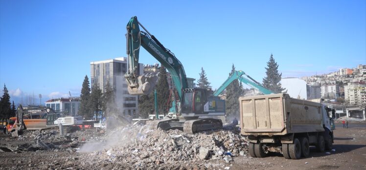 Kahramanmaraş'ta acil yıkılması gereken binalarda çalışma sürüyor