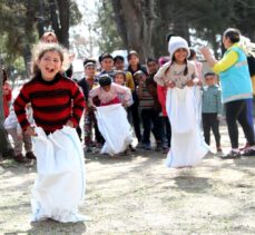 Kahramanmaraş'ta çadır kentte düzenlenen etkinliklerde çocuklar eğlenceli anlar yaşıyor