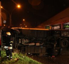 Kocaeli'de devrilen servis midibüsünün sürücüsü yaralandı