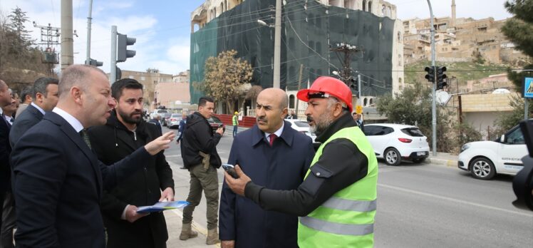 Mardin'in tarihi dokusunu bozan 5 katlı betonarme binanın yıkımına başlandı