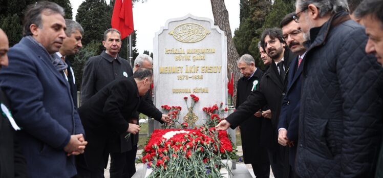 Milli şair Mehmet Akif Ersoy kabri başında anıldı