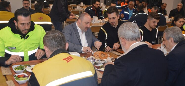 Sanayi ve Teknoloji Bakanı Varank, İskenderun'da demir çelik işçileriyle sahur yaptı