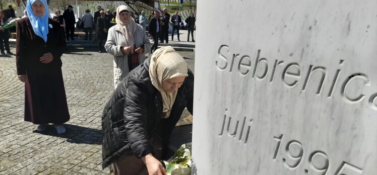 Srebrenitsa soykırımı kurbanlarının ilk toplu cenaze töreninin 20'nci yıl dönümü