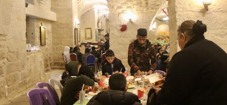 Ürdün'ün Salt kentinde, kilisede iftar yemeği verildi, ezan okundu